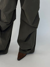 Carica l&#39;immagine nel visualizzatore di Gallery, VIKY PANTS VERDE MILITARE
