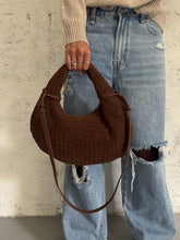 Carica l&#39;immagine nel visualizzatore di Gallery, ROUND BAG NOCCIOLA
