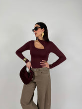 Carica l'immagine nel visualizzatore di Gallery, BODY HOLE NECK MARSALA
