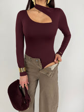 Carica l'immagine nel visualizzatore di Gallery, BODY HOLE NECK MARSALA
