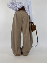 Carica l&#39;immagine nel visualizzatore di Gallery, PANTALONE STYLE BEIGE
