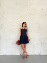 Carica l&#39;immagine nel visualizzatore di Gallery, Petal denim dress
