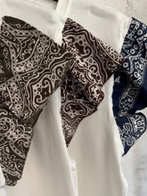 Carica l&#39;immagine nel visualizzatore di Gallery, T-SHIRT PAISLEY

