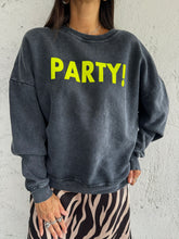 Carica l&#39;immagine nel visualizzatore di Gallery, party sweater
