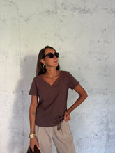 Carica l&#39;immagine nel visualizzatore di Gallery, T-SHIRT LOW CUT CAFFÈ
