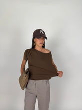 Carica l'immagine nel visualizzatore di Gallery, MAGLIA TRAPEZIO CHOCO
