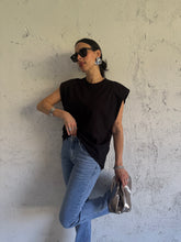 Carica l&#39;immagine nel visualizzatore di Gallery, T-SHIRT SHOULDER OVER
