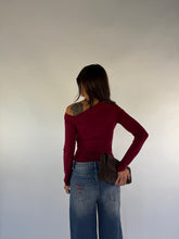 Carica l&#39;immagine nel visualizzatore di Gallery, MAGLIA CUT BORDEAUX
