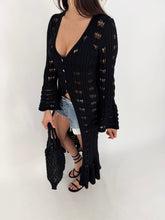 Carica l'immagine nel visualizzatore di Gallery, CARDIGAN MACRAMÉ NERO
