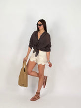 Carica l'immagine nel visualizzatore di Gallery, VEIL SHIRT CHOCO
