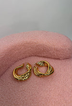 Carica l'immagine nel visualizzatore di Gallery, ORECCHINI GOLD DESIGN
