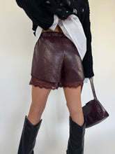 Carica l&#39;immagine nel visualizzatore di Gallery, SHORTS SKIN LACE BORDEAUX
