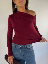 Carica l&#39;immagine nel visualizzatore di Gallery, MAGLIA CUT BORDEAUX
