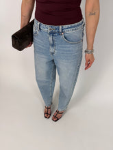 Carica l'immagine nel visualizzatore di Gallery, JEANS LOOSE
