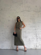 Carica l&#39;immagine nel visualizzatore di Gallery, CUT DRESS
