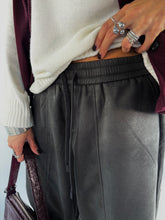 Carica l&#39;immagine nel visualizzatore di Gallery, PANTA SUEDE GREY
