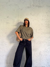 Carica l&#39;immagine nel visualizzatore di Gallery, T-SHIRT SHOULDER AUTUMN OLIVA
