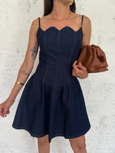 Carica l&#39;immagine nel visualizzatore di Gallery, Petal denim dress
