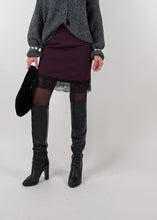 Carica l'immagine nel visualizzatore di Gallery, GONNA MINI LACE VINACCIA
