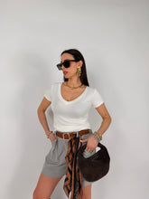 Carica l'immagine nel visualizzatore di Gallery, T-SHIRT V DRAPE BIANCA
