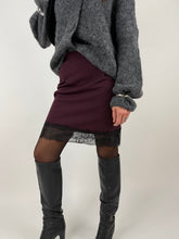 Carica l'immagine nel visualizzatore di Gallery, GONNA MINI LACE VINACCIA
