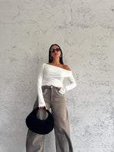 Carica l&#39;immagine nel visualizzatore di Gallery, SHOULDER CUT LATTE
