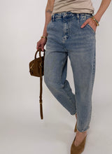 Carica l'immagine nel visualizzatore di Gallery, JEANS CARROT
