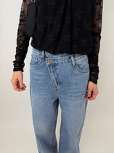 Carica l'immagine nel visualizzatore di Gallery, JEANS LOW BUTTON
