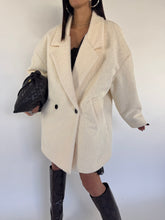 Carica l&#39;immagine nel visualizzatore di Gallery, COAT CURLY PANNA
