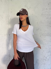 Carica l&#39;immagine nel visualizzatore di Gallery, T-SHIRT LOW CUT BIANCA
