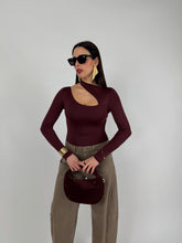 Carica l'immagine nel visualizzatore di Gallery, BODY HOLE NECK MARSALA
