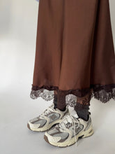 Carica l&#39;immagine nel visualizzatore di Gallery, SKIRTY SLIP CACAO
