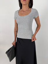 Carica l'immagine nel visualizzatore di Gallery, T-SHIRT DAILY FIT GRIGIA
