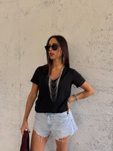 Carica l&#39;immagine nel visualizzatore di Gallery, T-SHIRT TURN UP NERA
