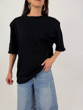 Carica l'immagine nel visualizzatore di Gallery, T-SHIRT OVER SHOL NERA
