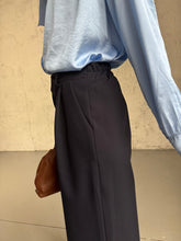 Carica l&#39;immagine nel visualizzatore di Gallery, CROSS BOTTON PANTS
