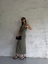 Carica l&#39;immagine nel visualizzatore di Gallery, CUT DRESS
