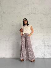 Carica l&#39;immagine nel visualizzatore di Gallery, ZEBRA PANTS

