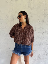 Carica l&#39;immagine nel visualizzatore di Gallery, SHIRT PAISLEY ROUCHES
