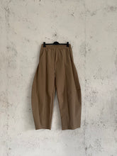 Carica l&#39;immagine nel visualizzatore di Gallery, PANTALONE STYLE BEIGE
