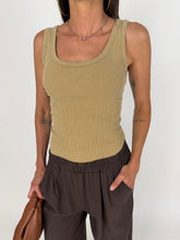 Carica l'immagine nel visualizzatore di Gallery, TANKTOP VINTAGE OCRA
