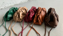 Carica l&#39;immagine nel visualizzatore di Gallery, Pouch color
