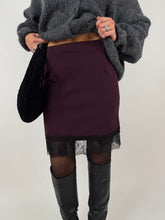 Carica l'immagine nel visualizzatore di Gallery, GONNA MINI LACE VINACCIA
