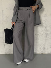 Carica l&#39;immagine nel visualizzatore di Gallery, CROSS BOTTON PANTS

