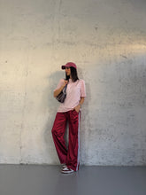 Carica l&#39;immagine nel visualizzatore di Gallery, T-shirt spallotte
