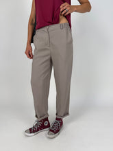 Carica l'immagine nel visualizzatore di Gallery, CHINO PANTS TAUPE
