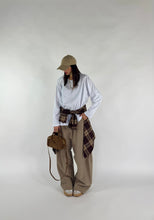 Carica l&#39;immagine nel visualizzatore di Gallery, PANTALONE STYLE BEIGE
