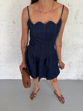Carica l&#39;immagine nel visualizzatore di Gallery, Petal denim dress
