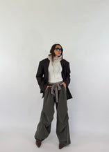 Carica l&#39;immagine nel visualizzatore di Gallery, VIKY PANTS VERDE MILITARE
