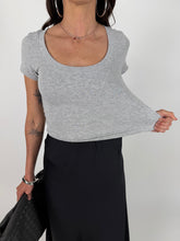 Carica l'immagine nel visualizzatore di Gallery, T-SHIRT DAILY FIT GRIGIA

